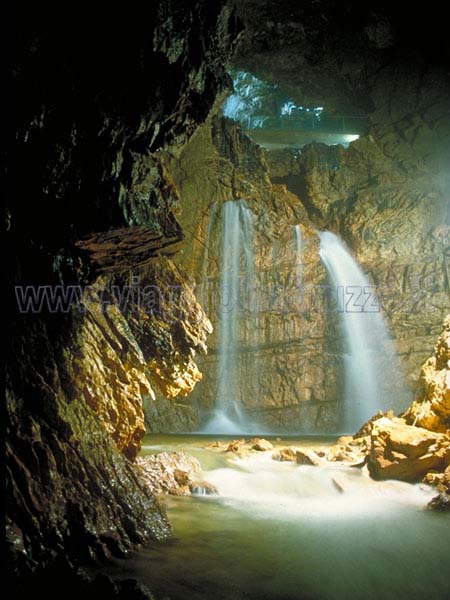 25-cascata-.jpg - 25-cascata-.jpg - Grotte di Stiffe: la "Sala della cascata" (Foto gentilmente fornita da Progetto Stiffe S.p.A.).